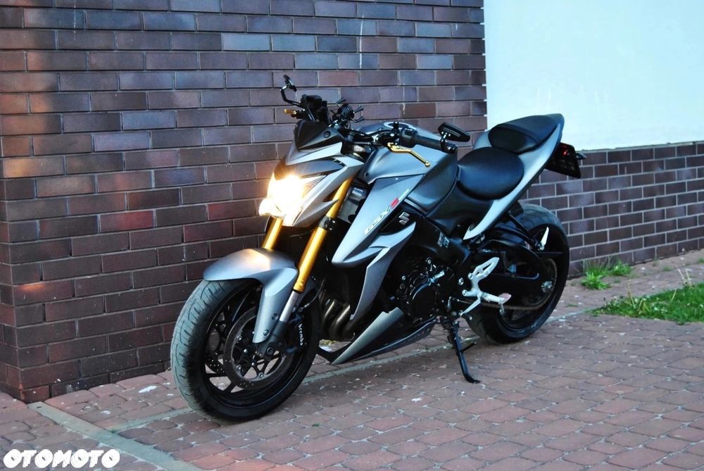 Suzuki GSX - 4