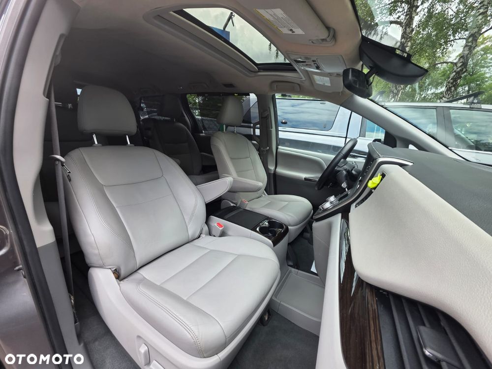Toyota Sienna - 20