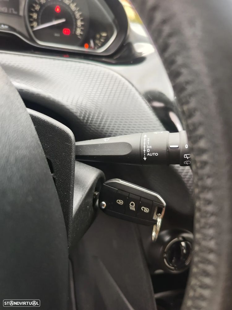 Peugeot 208 1.2 PureTech Style - 28