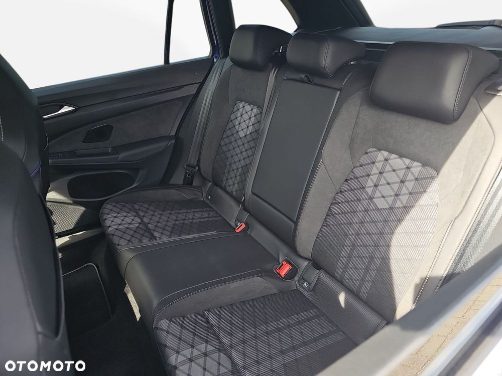 Volkswagen Golf - 8