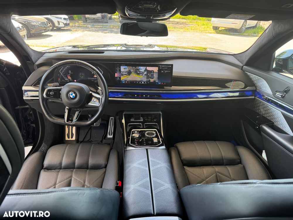 BMW Seria 7 740d xDrive MHEV - 11