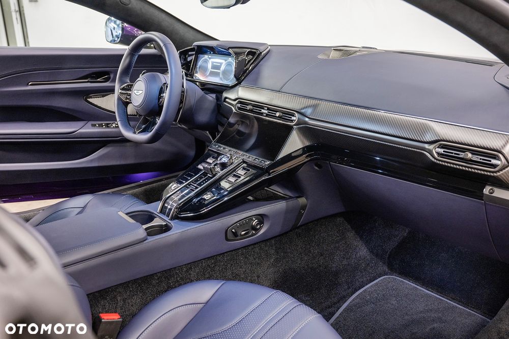 Aston Martin Vantage - 6