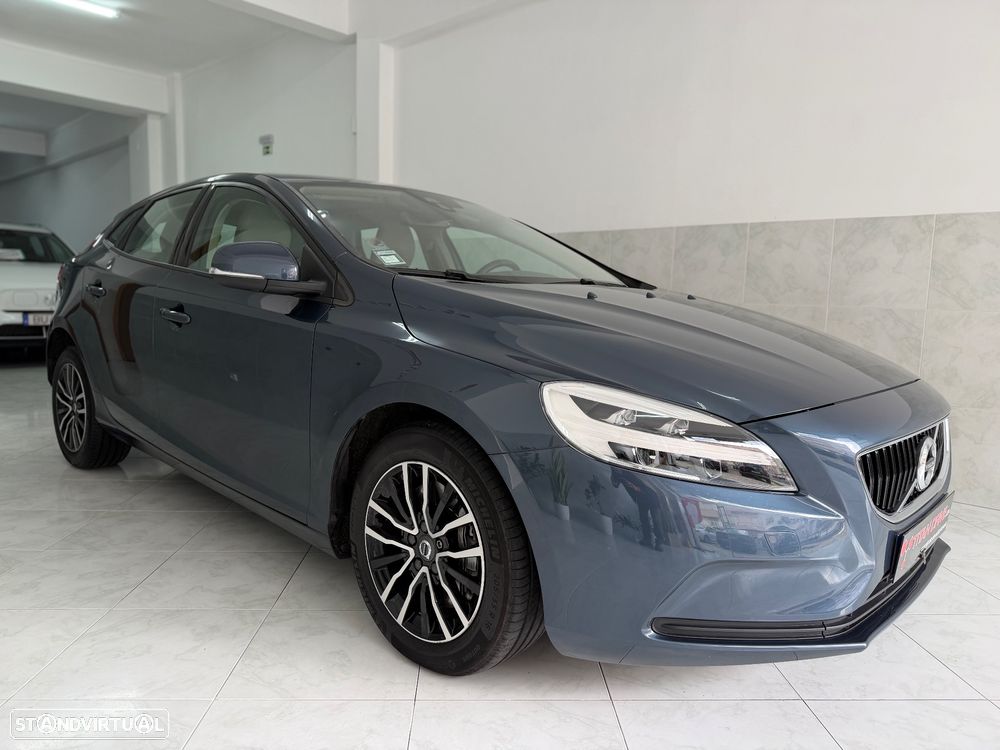 Volvo V40 2.0 D2 Momentum Geartronic - 11