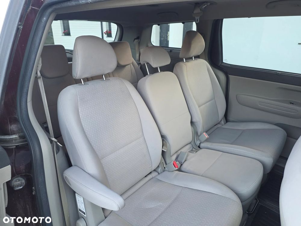 Kia Sedona - 14