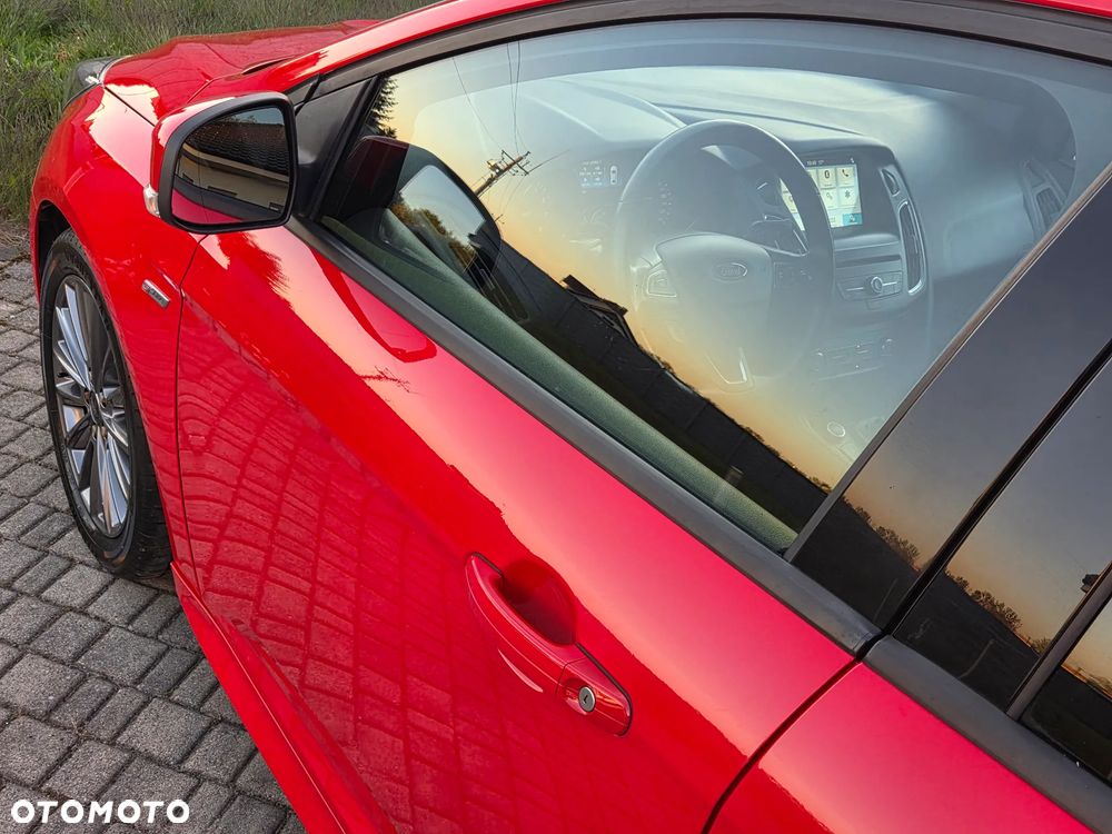 Ford Focus 1.0 EcoBoost Start-Stopp-System ST-LINE DESIGN - 36