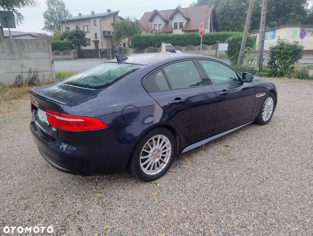 Jaguar XE 2.0 D R-Sport - 5