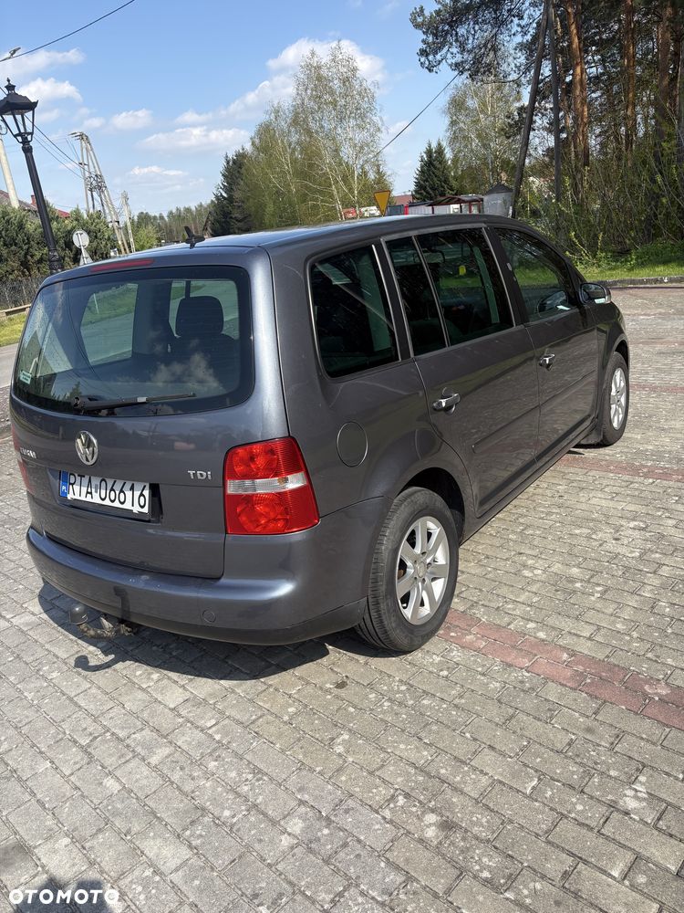 Volkswagen Touran - 4