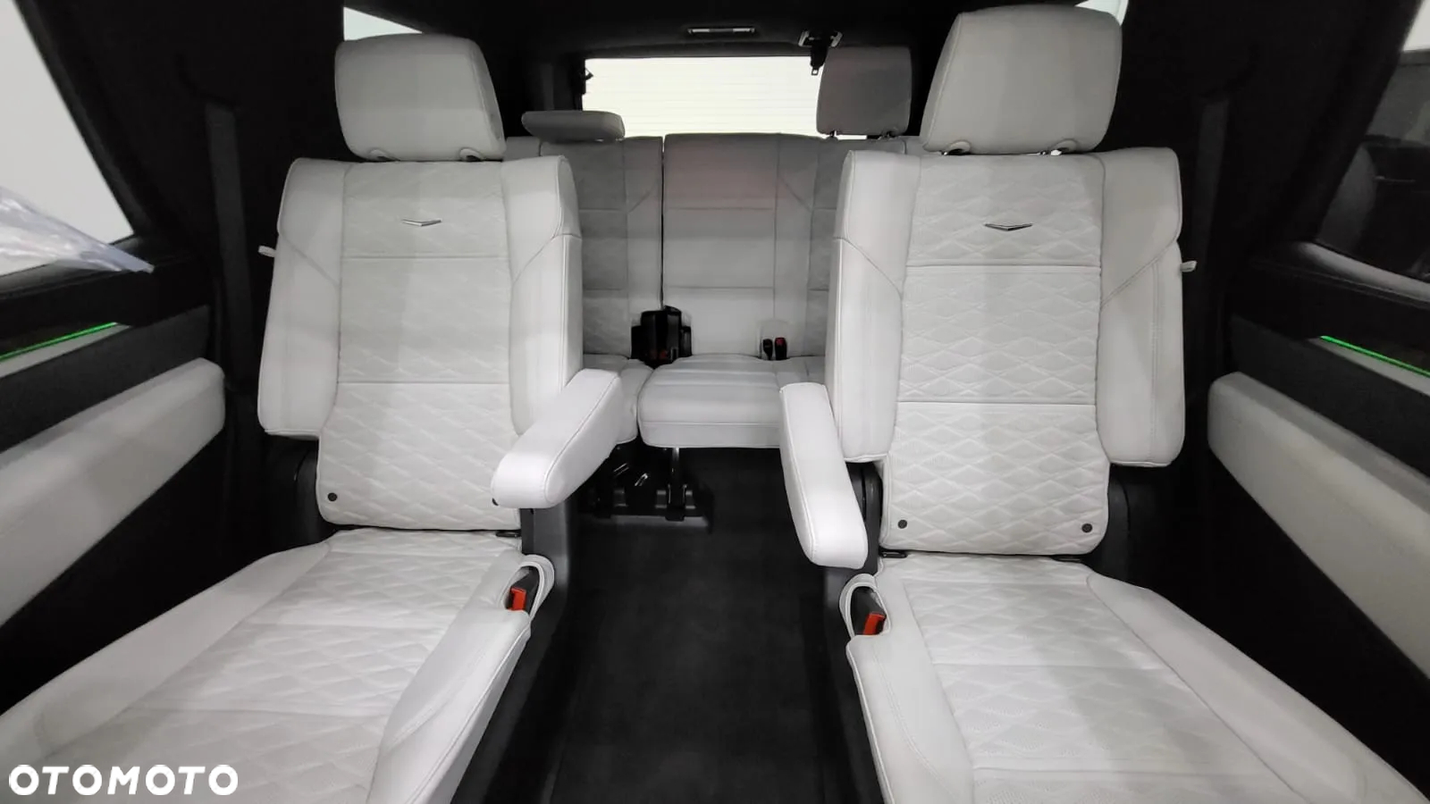 Cadillac Escalade - 32
