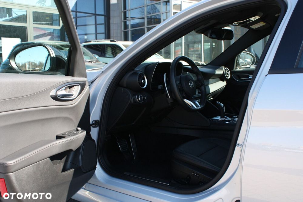 Alfa Romeo Giulia - 12