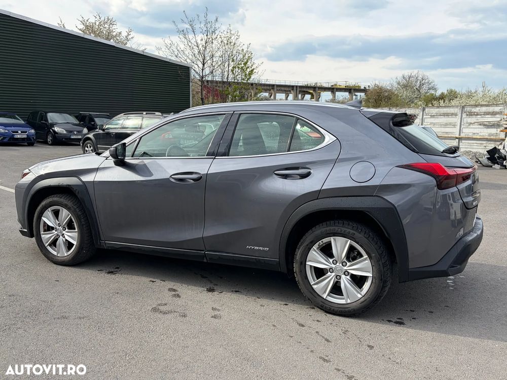 Lexus UX 250h Business Edition - 10