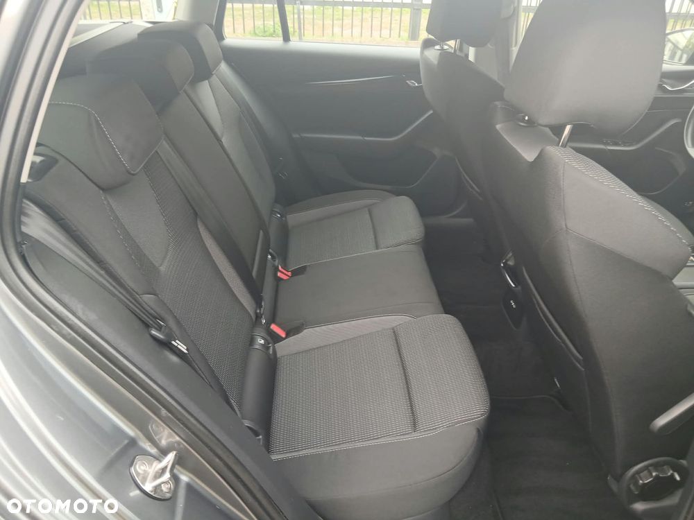 Skoda Octavia 2.0 TDI Sportline DSG - 24