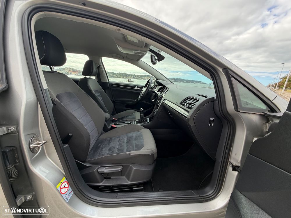VW Golf 1.6 TDi Highline - 20