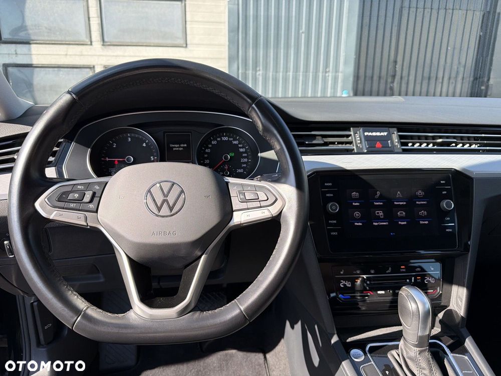Volkswagen Passat - 15