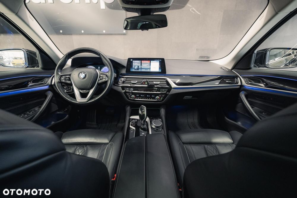 BMW Seria 5 520d xDrive Luxury Line - 11