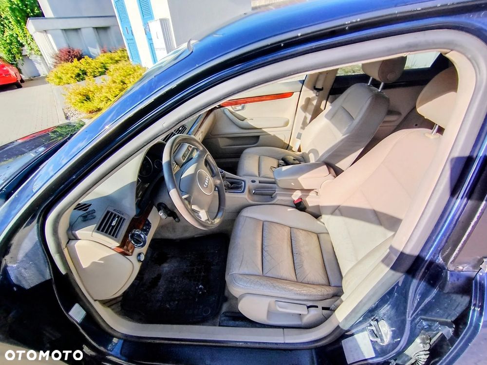 Audi A4 Limousine - 10