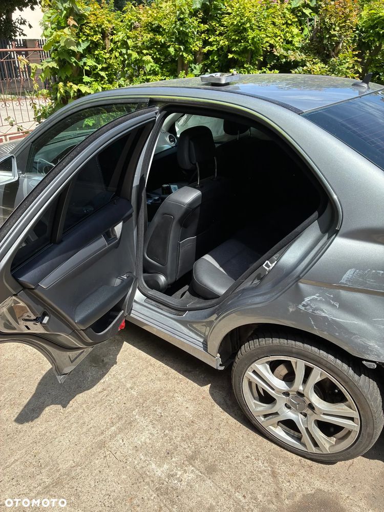 Mercedes-Benz Klasa C 180 CGI Automatik BlueEFFICIENCY Avantgarde - 11