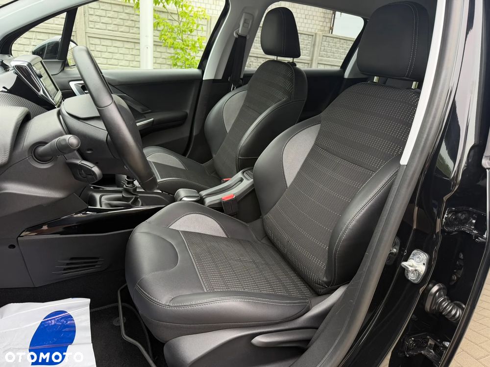 Peugeot 2008 1.2 PureTech Allure S&S - 17