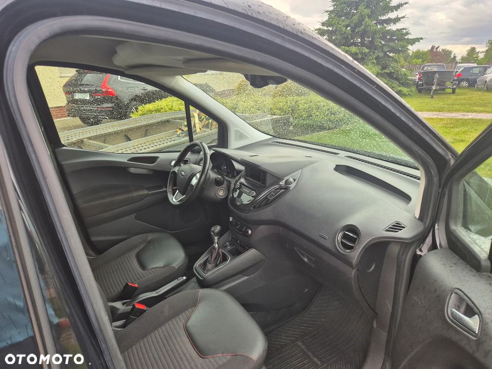 Ford Transit Courier - 10