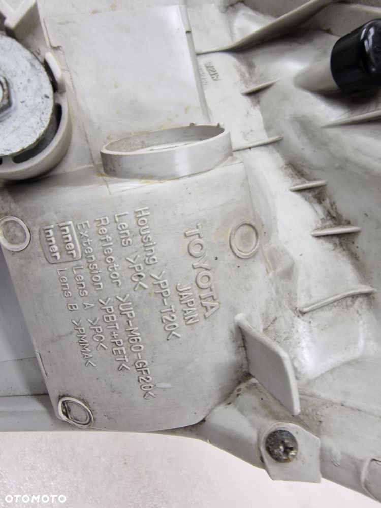 TOYOTA LAND CRUISER / LANDCRUISER 03-08 PRAWA LAMPA PRZEDNIA PRZÓD , NR KOITO 60-95 , NR AUKCJI LL258 - 17