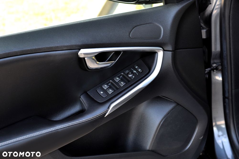 Volvo V40 D3 R-Design Summum - 22