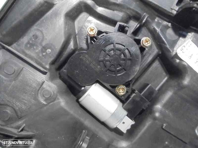 ELEVADOR DE VIDRO TRASEIRO DIREITO MAZDA 6 HATCHBACK 2004 -G22C5958X - 2