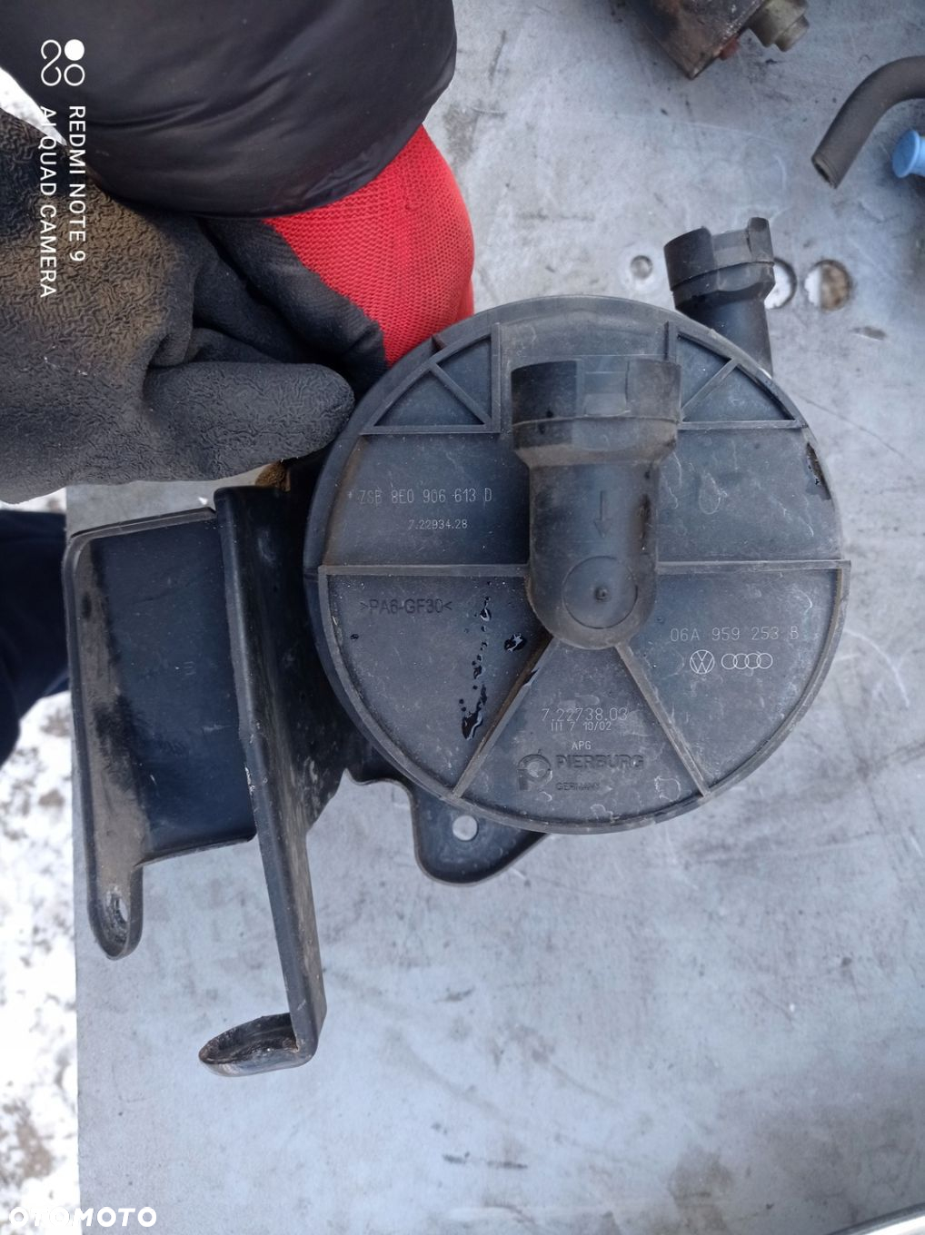 Pompa Powietrza Audi A4 B6 2.4 V6 8E0906613D - 3
