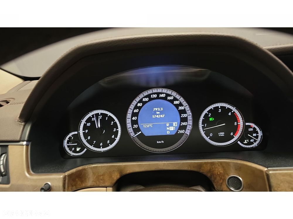 Mercedes-Benz Klasa E - 21