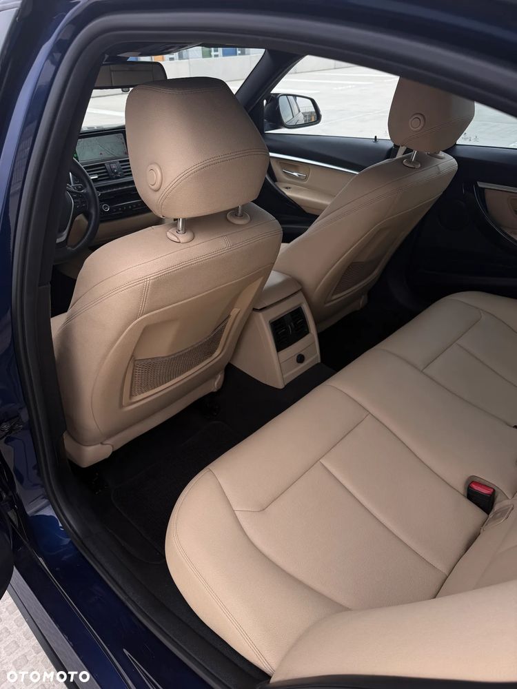 BMW Seria 3 330i - 17