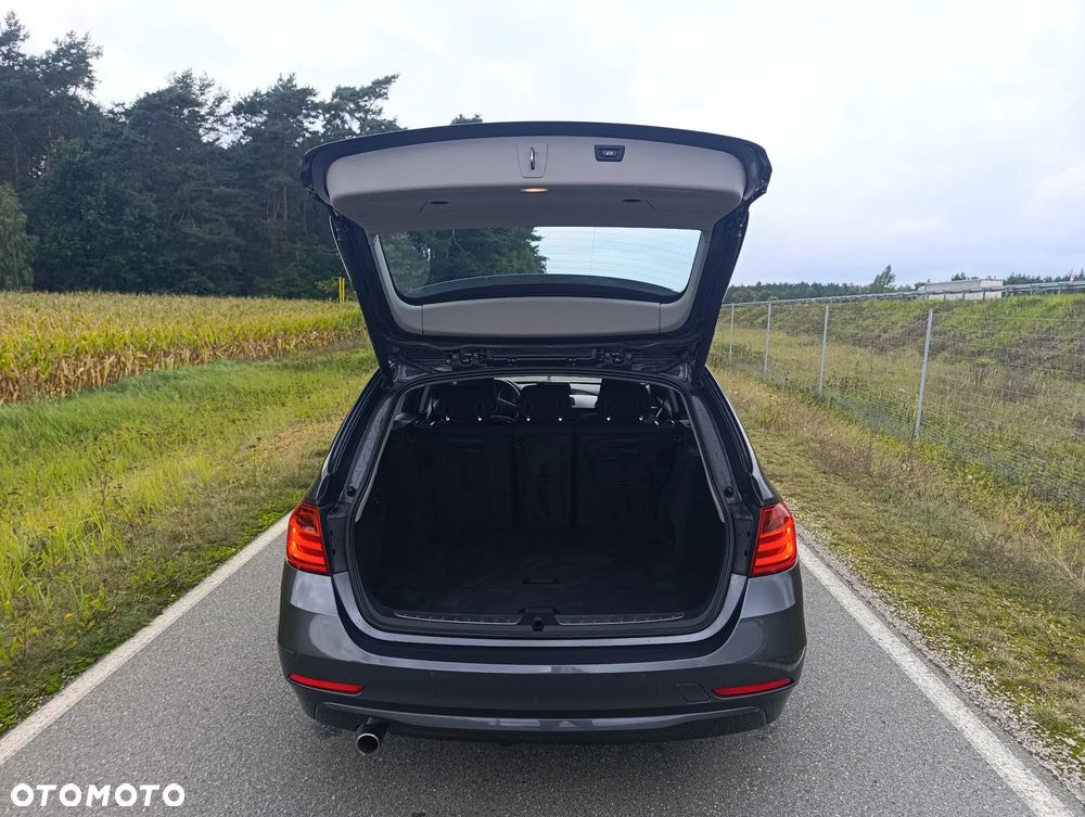 BMW Seria 3 318d DPF Edition Sport - 16