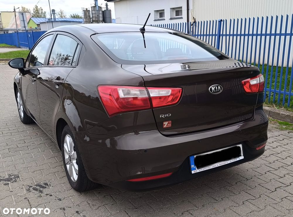 Kia Rio - 8