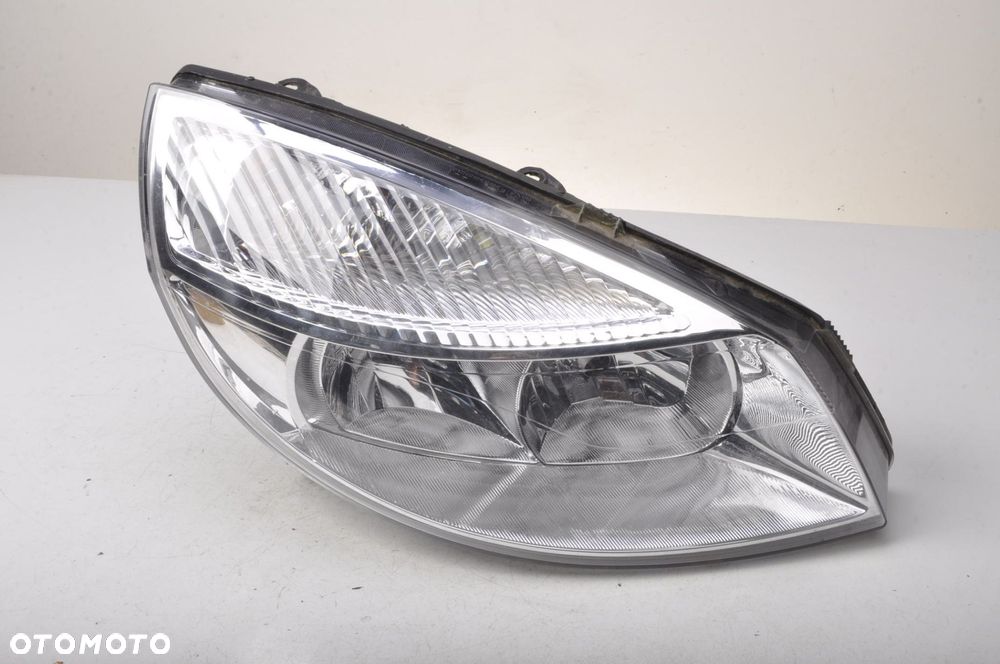 LAMPA PRAWA PRZEDNIA PRAWY PRZÓD P2 - 1