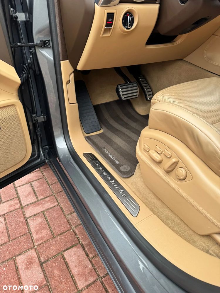 Porsche Cayenne - 16