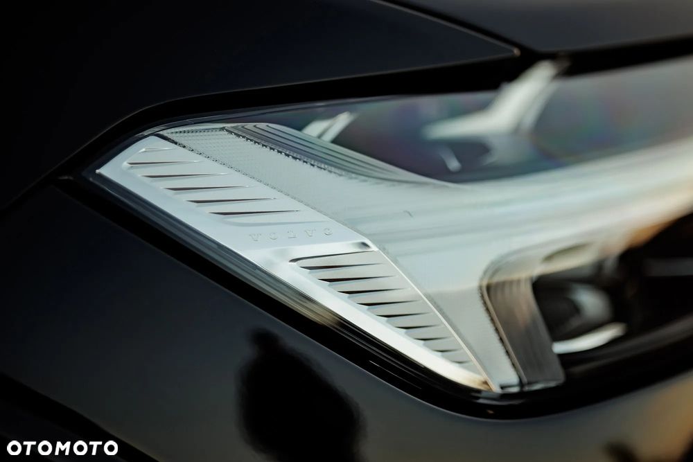 Volvo XC 60 B5 B AWD Plus Black Edition - 11