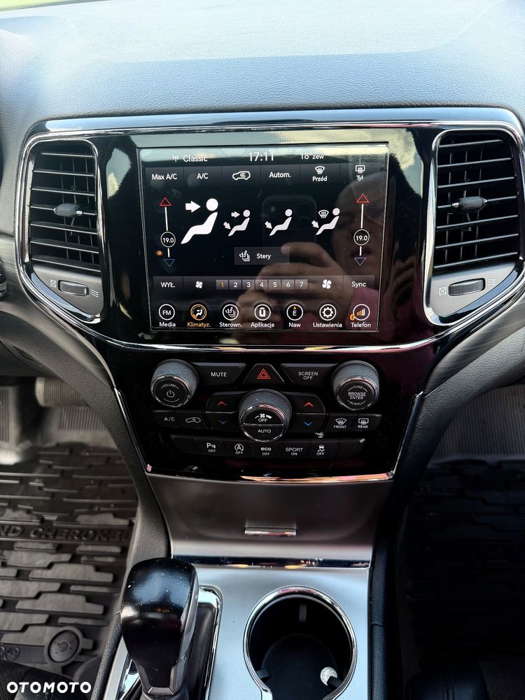 Jeep Grand Cherokee - 25