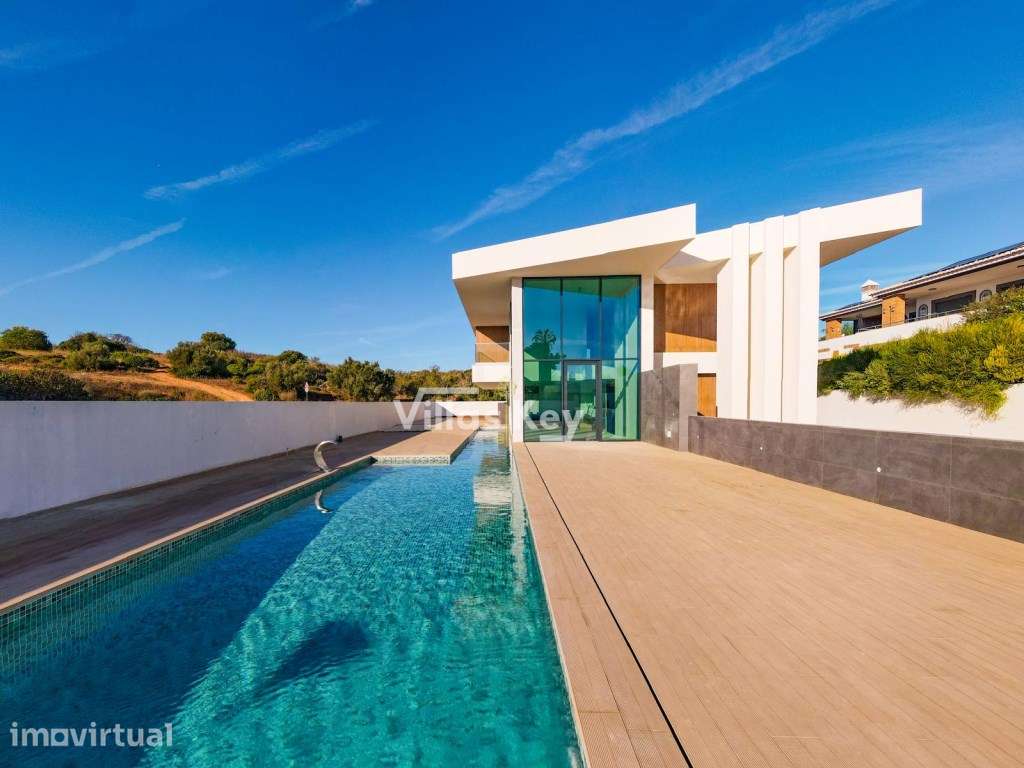 Para venda, moradia ao lado da Praia Porto de Mos, com piscina e ja... - Grande imagem: 4/37