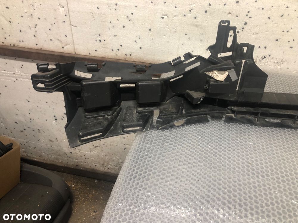 MERCEDES C KLASA W206 WSPORNIK ZDERZAKA A2068850704 - 3