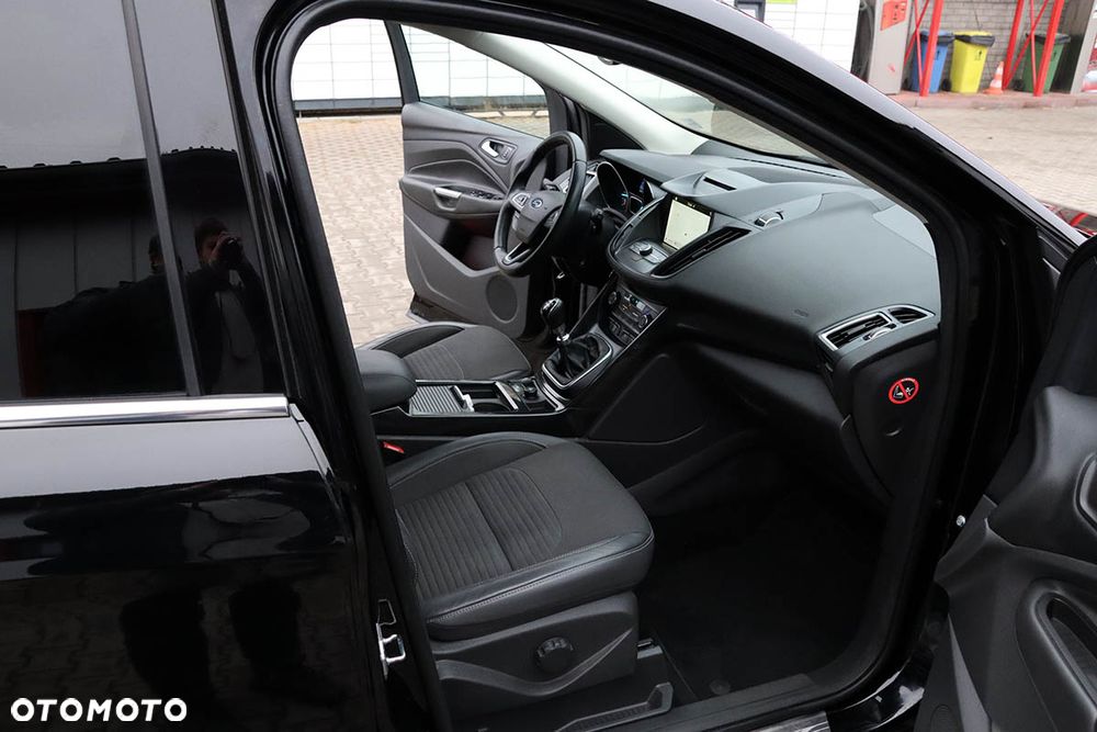 Ford Kuga 2.0 TDCi 4x4 Titanium - 21