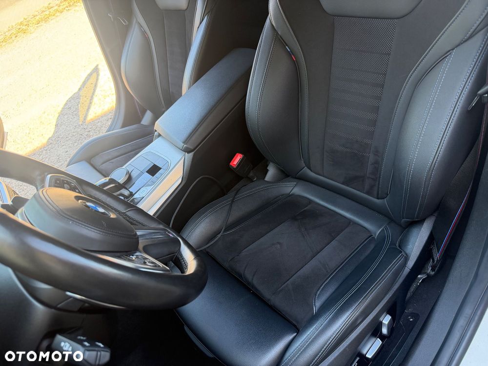 BMW Seria 3 330d M Sport - 11