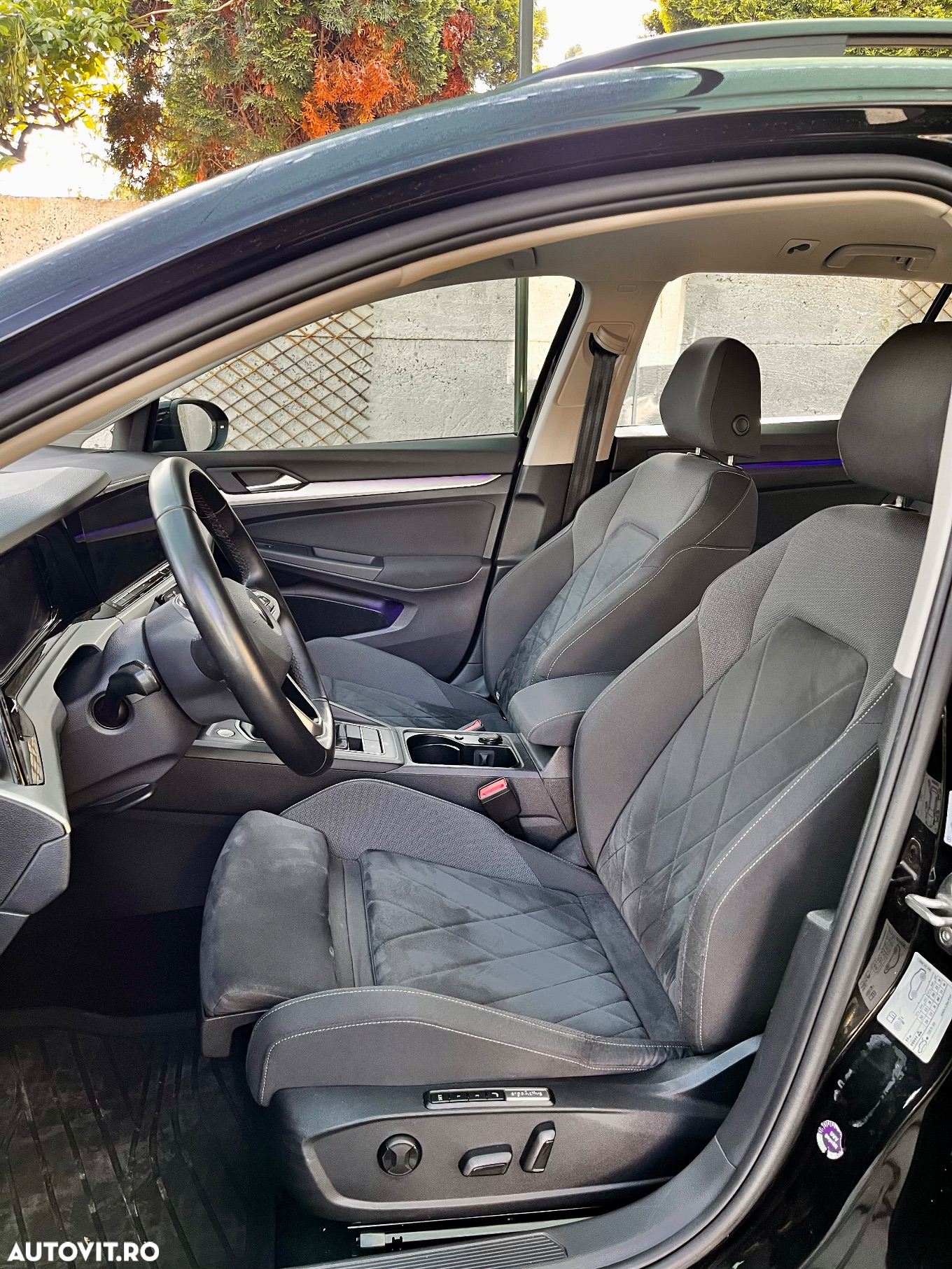 Volkswagen Golf - 8