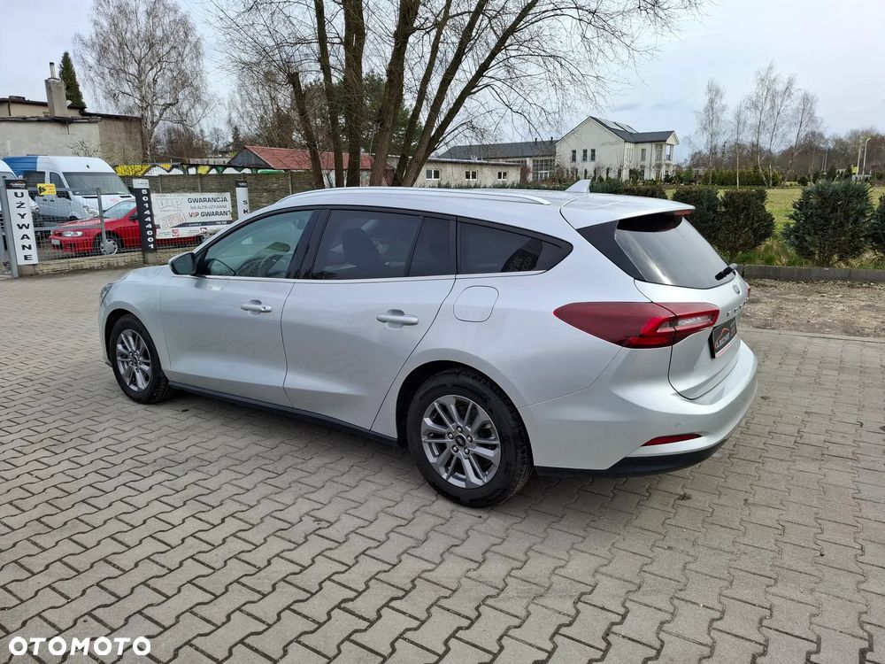 Ford Focus SW - 25