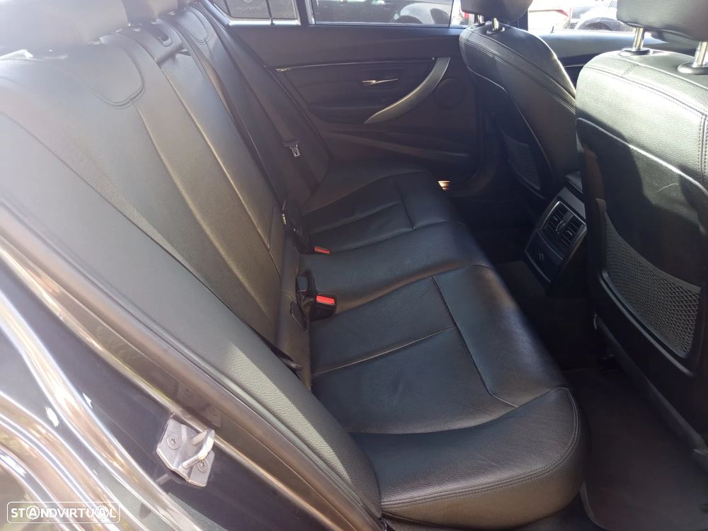 BMW 320 d Aut. M Sport - 33