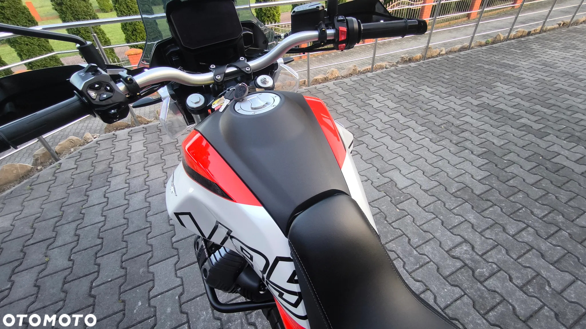 Moto Guzzi V85 - 22
