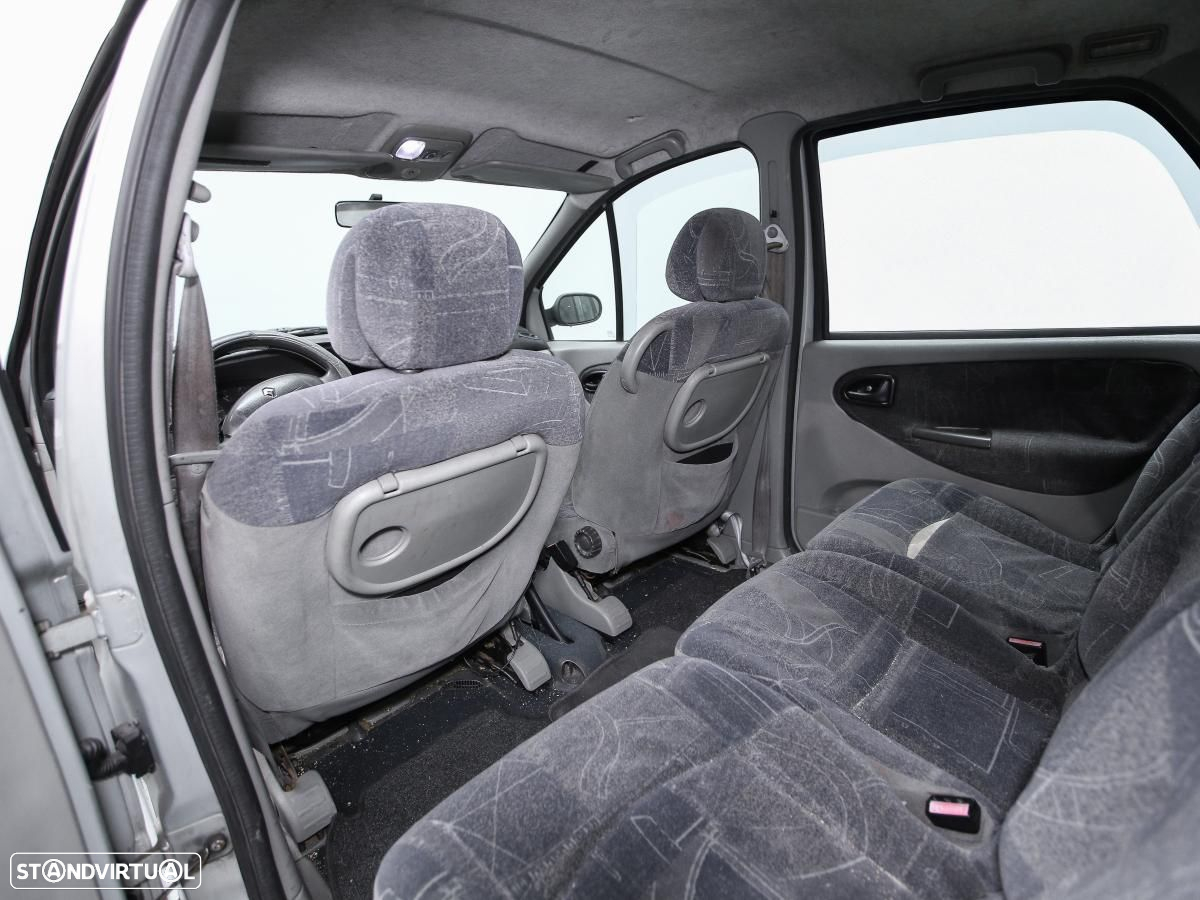 Renault Scénic 1.4 16V RTE - 3