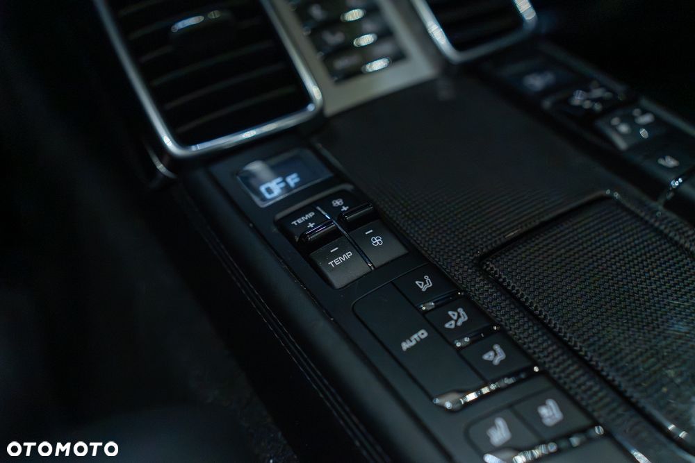 Porsche Panamera Turbo Executive - 35