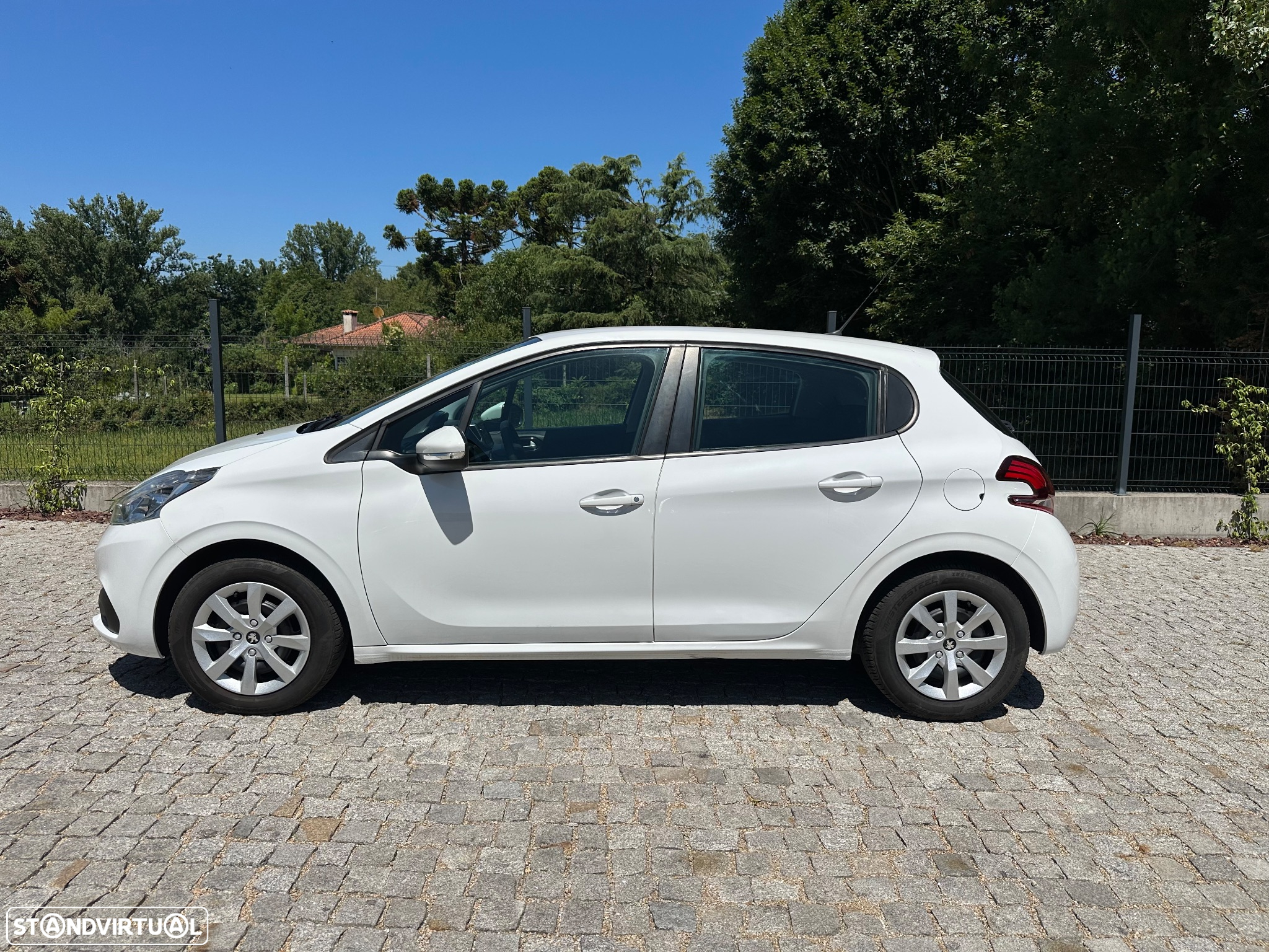 Peugeot 208 1.6 BlueHDi Style - 3