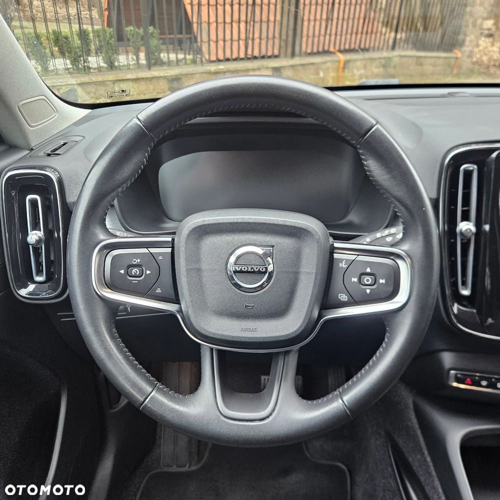 Volvo XC 40 B4 B AWD DKG Momentum Pro - 25