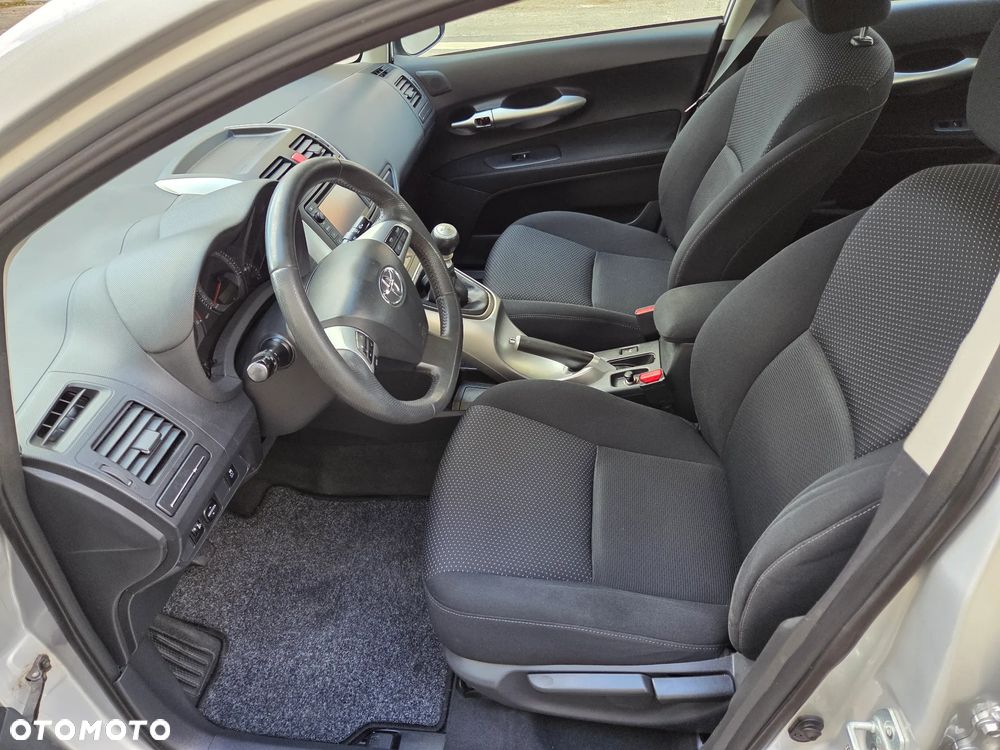 Toyota Auris 1.6 Valvematic Executive - 16