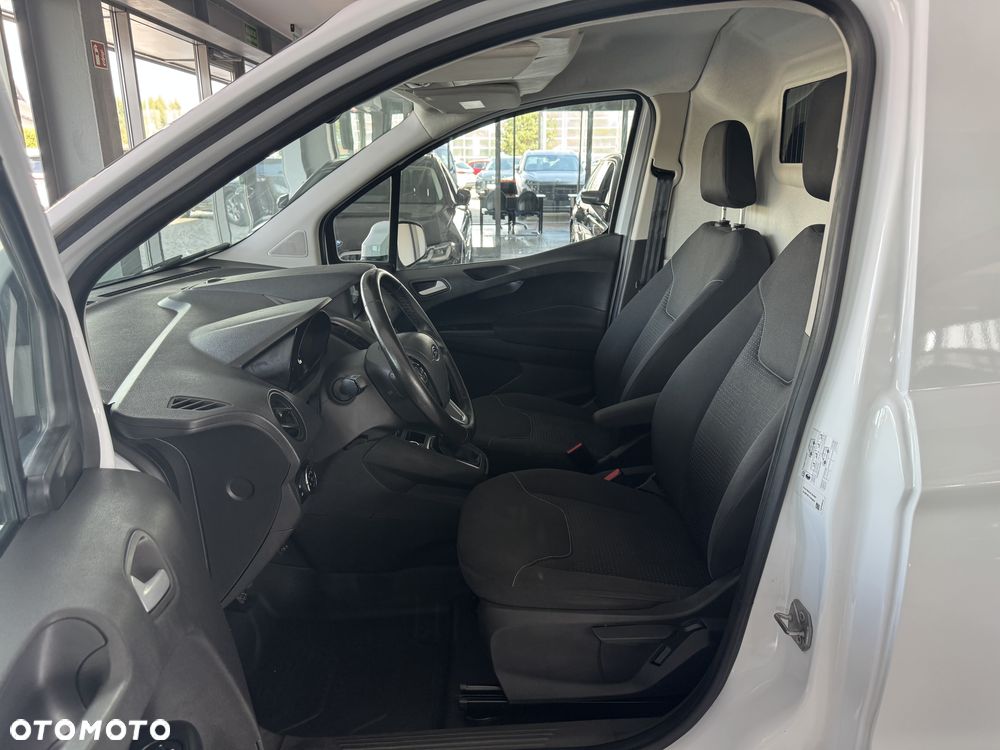 Ford Transit Courier - 20