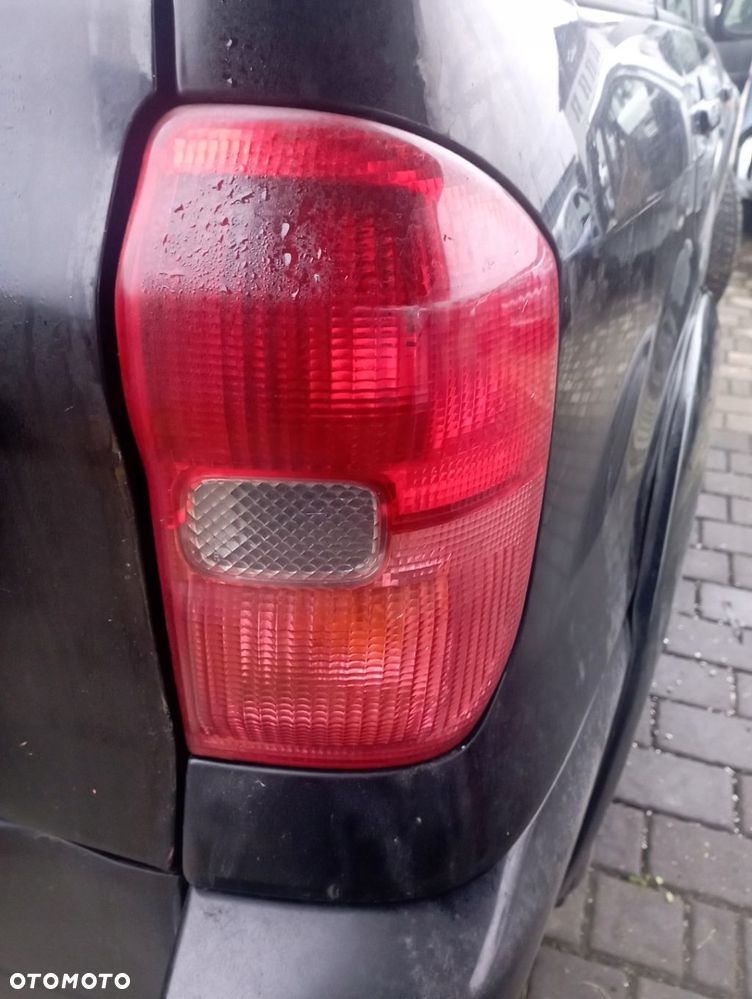TOYOTA RAV4 II 5D LAMPA PRAWA TYŁ TYLNA EU - 1