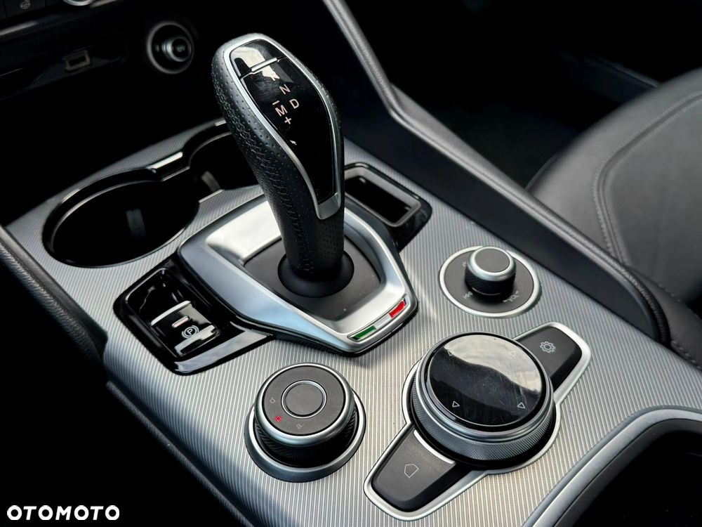 Alfa Romeo Giulia 2.0 Turbo Veloce Q4 - 17